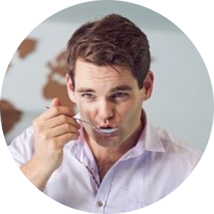 persona en cata de café